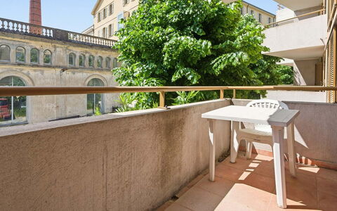 Virginia: Appartamento, Pavimentazione, Pavimento, Condominio, Design, Color Legno, Illuminazione Diurna, Pianta Della Casa, Balcone