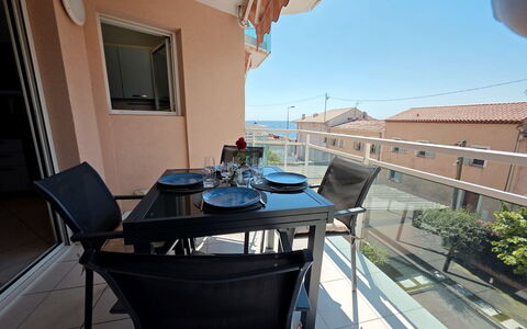 Villa Norma: Mobilia, Pavimento, Pavimentazione, Sedia, Appartamento, Color Legno, Balcone, Cucina & Sala Da Pranzo Tavolo, Latifoglie, Mobili Da Esterno