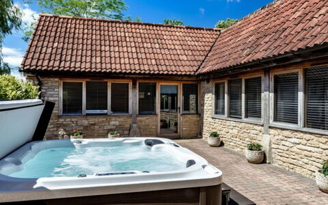 The Old Piggery at Rusty Lane Farm: Piscina, Cortile, Backyard, Mobili Da Esterno, Struttura Esterna, Pianta Della Casa, Eco Hotel, Ricorrere, Cortile