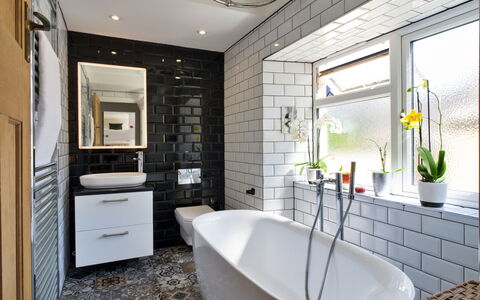 Leetor: Parete, Idraulico Fixture, Bagno, Interior Design, Pavimentazione, Rubinetto, Lavello, Pavimento, Idraulico, Piastrella