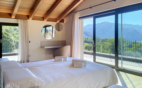 Aura: Camera Da Letto, Letto, Interior Design, Mobilia, Casa, Bedding, Lenzuolo, Telaio Del Letto, Biancheria, Camera