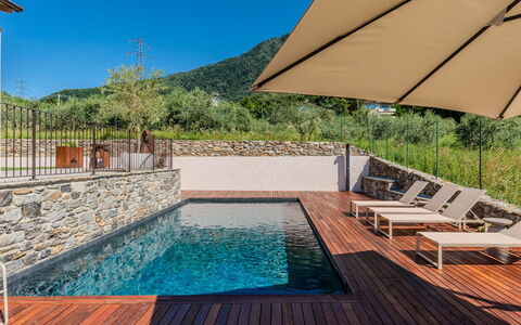 Aura: Piscina, Collina, Catena Montuosa, Materiale Composito, Deck, Eco Hotel, Latifoglie, Cresta, Pavimento In Legno, Plank