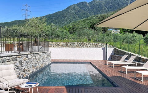 Aura: Geografia Montane, Piscina, Montagna, Collina, Catena Montuosa, Mobili Da Esterno, Cresta, Ricorrere, Deck, Eco Hotel