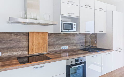 E Follicie: Controsoffitto, Cucina, Cabinetry, Pavimentazione, Elettrodomestico Da Cucina, Legna, Interior Design, Apparecchio Major, Pavimento, Casa