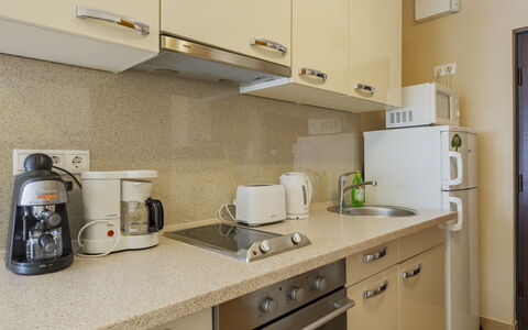 Patti: Elettrodomestico Da Cucina, Controsoffitto, Cabinetry, Apparecchio Major, Cucina, Interior Design, Piccolo Apparecchio, Mobilia, Pavimentazione, Lavello