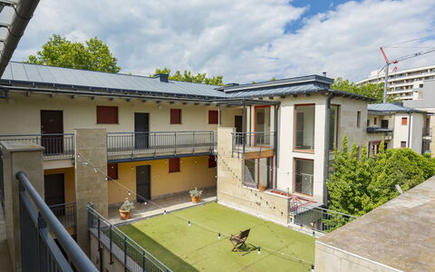 Patti: Zona Residenziale, Casa, Porta, Appartamento, Le Scale, Estate, Cortile, Cortile, Balcone, Corrimano