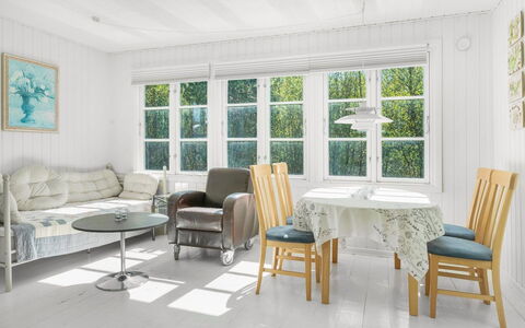 Inan - 800M from the Sea: Mobilia, Interior Design, Pavimentazione, Pavimento, Legna, Soffitto, Divano, Tavolo, Camera, Soggiorno