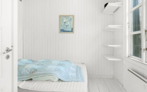 Inan - 800M from the Sea: Legna, Pavimentazione, Pavimento, Interior Design, Soffitto, Camera Da Letto, Camera, Casa, Letto, Bedding