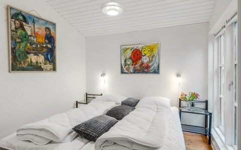 Unto - 6Km from the Sea: Interior Design, Camera Da Letto, Soffitto, Letto, Pavimento, Pavimentazione, Bedding, Lenzuolo, Casa, Mobilia