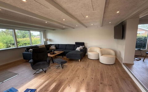 Alette - 400M from the Sea: Pavimentazione, Interior Design, Pavimento, Mobilia, Pavimento In Legno, Legna, Soffitto, Divano, Soggiorno, Camera