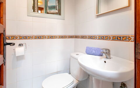 Carmen: Idraulico Fixture, Bagno, Pavimentazione, Toilet Seat, Pavimento, Interior Design, Gabinetto, Idraulico, Lavello, Piastrella