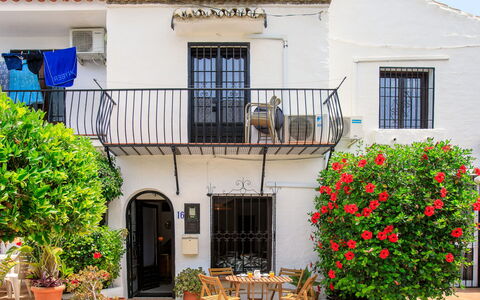 Carmen: Vaso Di Fiori, Porta, Balcone, Pianta Della Casa, Hacienda, Cortile