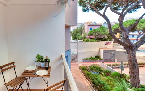 Cannes: Appartamento, Zona Residenziale, Urban Design, Balcone, Condominio, Shade, Cortile