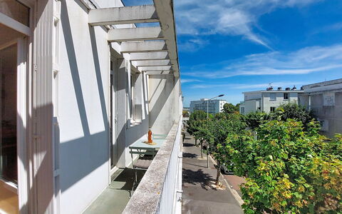 Metadier: Giorno, Parete, Zona Residenziale, Appartamento, Urban Design, Materiale Composito, Balcone, Condominio, Calcestruzzo, Illuminazione Diurna