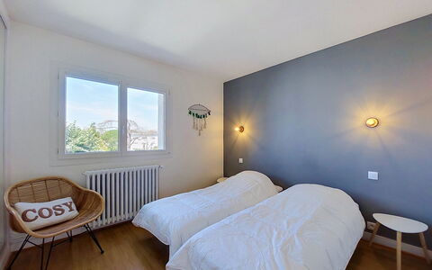 Metadier: Camera Da Letto, Parete, Interior Design, Letto, Legna, Soffitto, Lenzuolo, Bedding, Mobilia, Camera