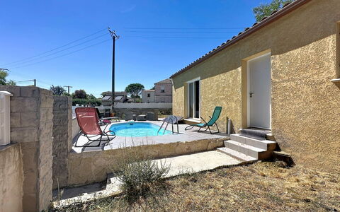 Villa des Amoureux: Zona Residenziale, Casa, Casa, Insediamento Umano, Villetta, Estate, Calcestruzzo, Shade, Piscina, Backyard