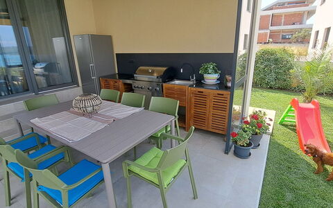 Val: Interior Design, Mobilia, Legna, Pavimentazione, Soffitto, Pavimento, Camera, Illuminazione, Appartamento, Tavolo