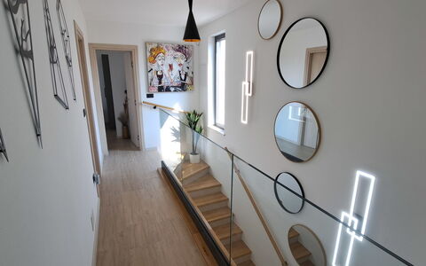 Val: Interior Design, Mobilia, Legna, Pavimentazione, Soffitto, Pavimento, Camera, Illuminazione, Appartamento, Tavolo