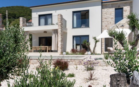 Orkula: Interior Design, Mobilia, Legna, Pavimentazione, Soffitto, Pavimento, Camera, Illuminazione, Appartamento, Tavolo