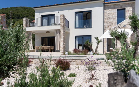 Orkula: Interior Design, Mobilia, Legna, Pavimentazione, Soffitto, Pavimento, Camera, Illuminazione, Appartamento, Tavolo