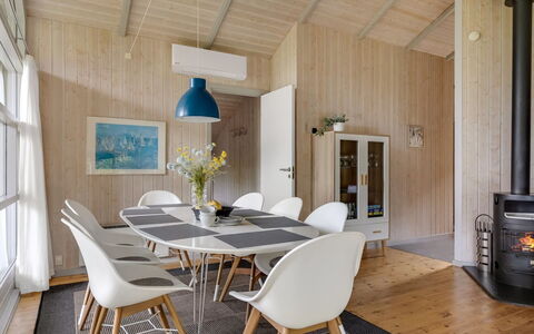 Ljubinko - 300M from the Sea: Interior Design, Mobilia, Pavimentazione, Legna, Soffitto, Pavimento, Lampada, Sala Da Pranzo, Cucina & Sala Da Pranzo Tavolo, Sedia