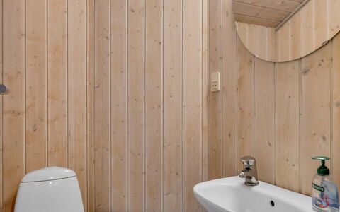 Ljubinko - 300M from the Sea: Parete, Legna, Pavimentazione, Pavimento, Interior Design, Idraulico Fixture, Bagno, Camera, Plank, Latifoglie