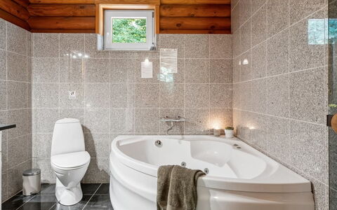 Unelma - from the Sea: Idraulico Fixture, Bagno, Pavimentazione, Interior Design, Vasca Da Bagno, Pavimento, Rubinetto, Idraulico, Lavello, Soffitto