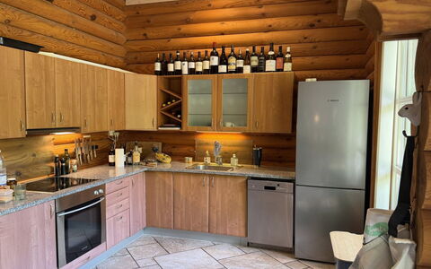 Unelma - from the Sea: Cucina, Mobilia, Controsoffitto, Elettrodomestico Da Cucina, Pavimentazione, Cabinetry, Apparecchio Major, Interior Design, Legna, Pavimento