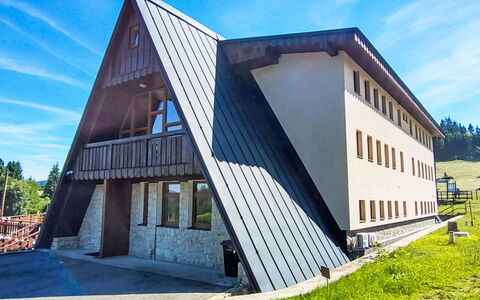 Arnika: Blu, Zona Residenziale, Appartamento, Condominio, Ricorrere, Balcone, Estate, Prato, Piscina, Hotel