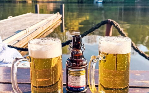 Flecken Zechlin: Bicchieri, Bottiglia, Barware