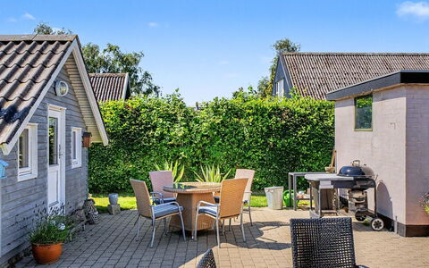 Rosalie - 150M from the Sea: Casa, Casa, Tetto, Arbusto, Villetta, Giardino, Zona Residenziale, Raccordo, Lotto
