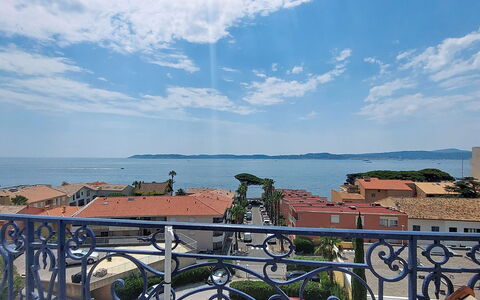 Le Grand Hotel: Catena Montuosa, Balcone, Paesino Di Montagna