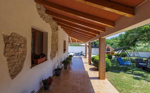 Nevenka: Catena Montuosa, Balcone, Paesino Di Montagna