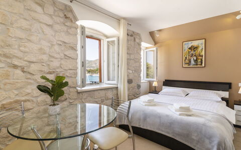 Lučica: Catena Montuosa, Balcone, Paesino Di Montagna
