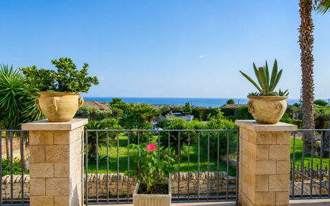 Villa Don Pino: Vaso Di Fiori, Giardino, Landscaping, Shade, Oceano, Pianta Della Casa, Tropici, Flagstone, Balcone