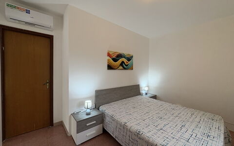 Casale Nardi: Letto, Mobilia, Interior Design, Bedding, Pavimento, Camera Da Letto, Pavimentazione, Lenzuolo, Camera, Parete