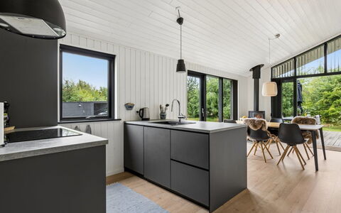Pertti - 750M from the Sea: Cucina, Controsoffitto, Legna, Interior Design, Mobilia, Elettrodomestico Da Cucina, Soffitto, Cabinetry, Pavimentazione, Rubinetto