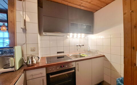 Grafenast: Cucina, Elettrodomestico Da Cucina, Controsoffitto, Pavimentazione, Apparecchio Major, Legna, Lavandino Della Cucina, Cabinetry, Pavimento, Interior Design