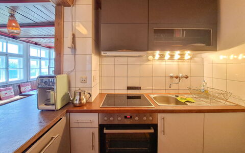 Grafenast: Cucina, Elettrodomestico Da Cucina, Controsoffitto, Apparecchio Major, Lavandino Della Cucina, Cabinetry, Pavimentazione, Legna, Interior Design, Lavello