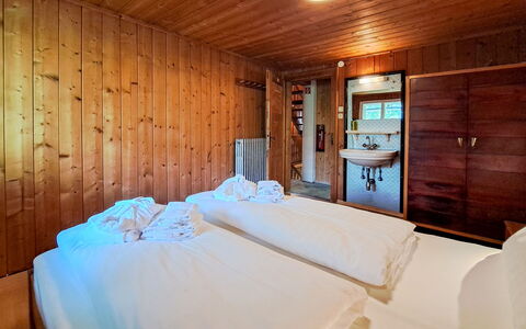 Grafenast: Letto, Camera Da Letto, Interior Design, Pavimentazione, Pavimento, Legna, Soffitto, Lenzuolo, Bedding, Mobilia