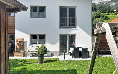 Pettneu am Arlberg 662: Casa, Casa, Zona Residenziale, Villetta, Tetto, Portico, Balcone, Estate, Giardino, Cortile