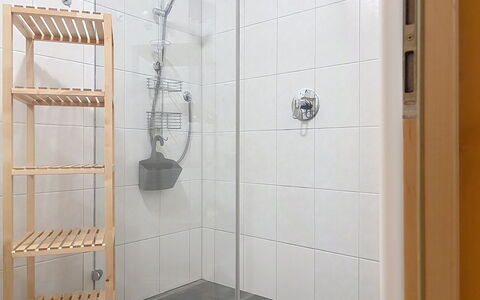 Pettneu am Arlberg 662: Pavimentazione, Soffione Doccia, Idraulico Fixture, Pavimento, Doccia, Idraulico, Doccia Bar, Pannello Doccia, Bagno