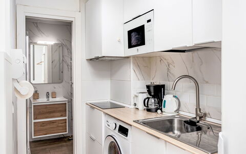 Las Naciones: Elettrodomestico Da Cucina, Controsoffitto, Apparecchio Major, Cucina, Cabinetry, Pavimentazione, Elettrodomestico, Interior Design, Legna, Pavimento