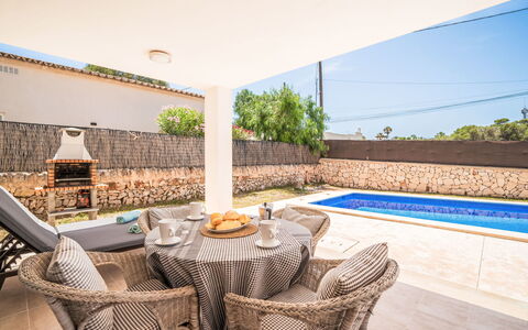 Garlanda: Piscina, Pavimentazione, Pavimento, Mobilia, Ricorrere, Mobili Da Esterno, Materiale Composito, Sedia, Shade, Piastrella