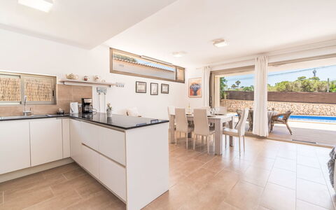 Garlanda: Pavimentazione, Legna, Pavimento, Interior Design, Casa, Controsoffitto, Cucina, Cabinetry, Appartamento, Camera