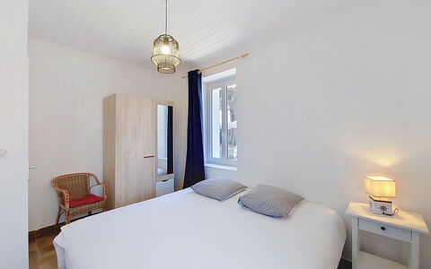 Villa la Coquille: Letto, Camera Da Letto, Parete, Mobilia, Interior Design, Pavimento, Legna, Pavimentazione, Lenzuolo, Soffitto