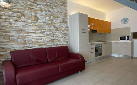 Volme: Pavimentazione, Interior Design, Pavimento, Soffitto, Legna, Mobilia, Illuminazione, Camera, Divano, Soggiorno