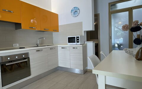 Volme: Pavimentazione, Interior Design, Pavimento, Mobilia, Legna, Soffitto, Controsoffitto, Cucina, Camera, Illuminazione