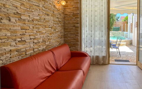Volme: Parete, Pavimentazione, Interior Design, Pavimento, Soffitto, Illuminazione, Mobilia, Divano, Camera, Soggiorno