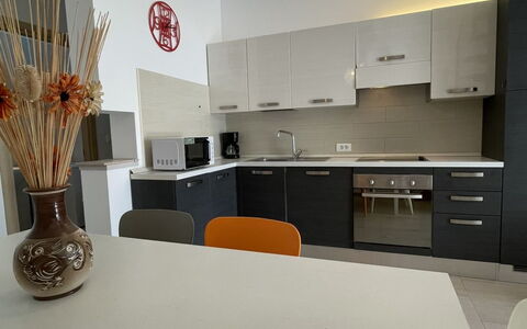 Volme: Mobilia, Interior Design, Pavimentazione, Pavimento, Legna, Soffitto, Lampada, Illuminazione, Controsoffitto, Cucina